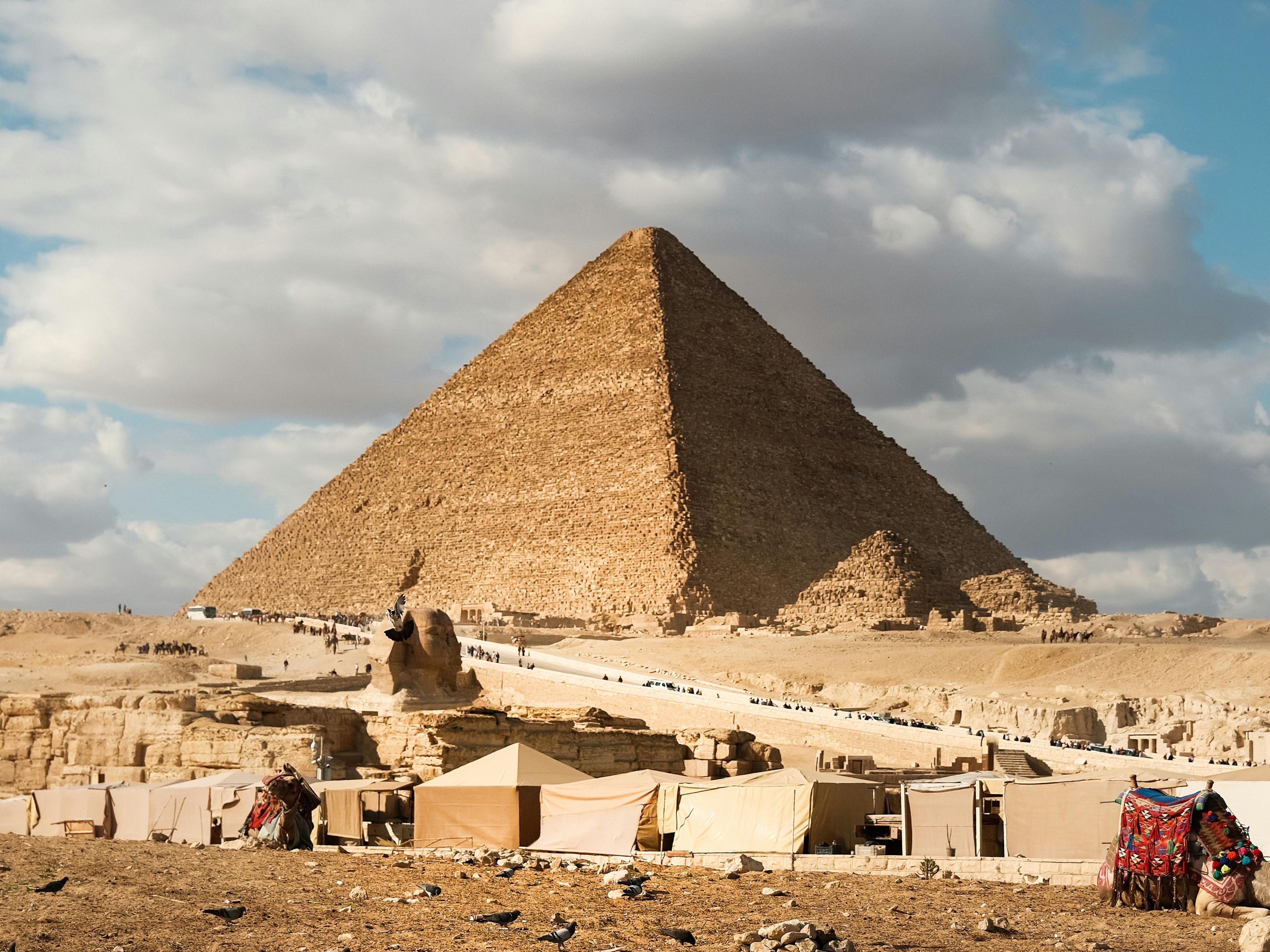 Day tour Giza pyramids and Egyptian museum